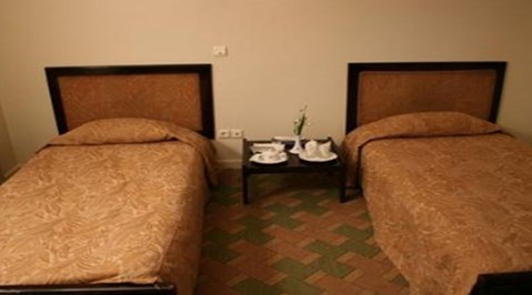 نمای اتاق دوتخته هتل جهانگردی کرمان