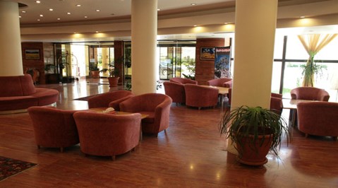 لابی هتل بزرگ زنجان
