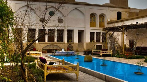 فضای باز هتل خانه احسان کاشان