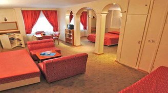نمای لابی هتل زریوار مریوان کردستان